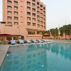 Hindusthan International, Hotel