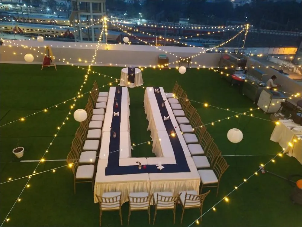 Hotel Four Element Varanasi