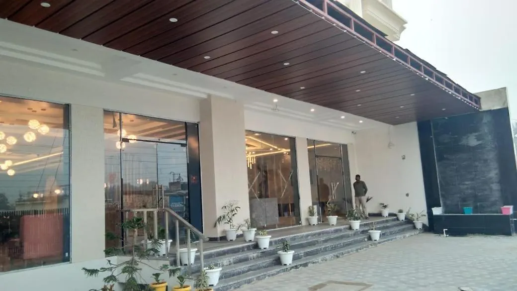 Hotel Four Element Varanasi 0*,