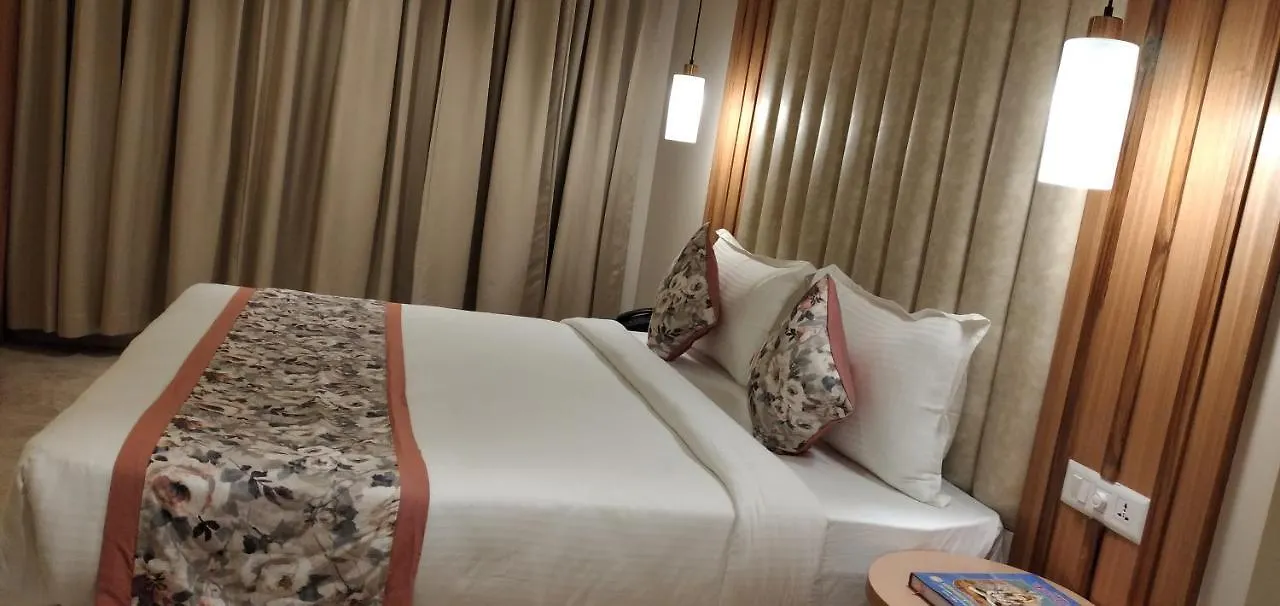 Hotel Four Element Varanasi 0*,