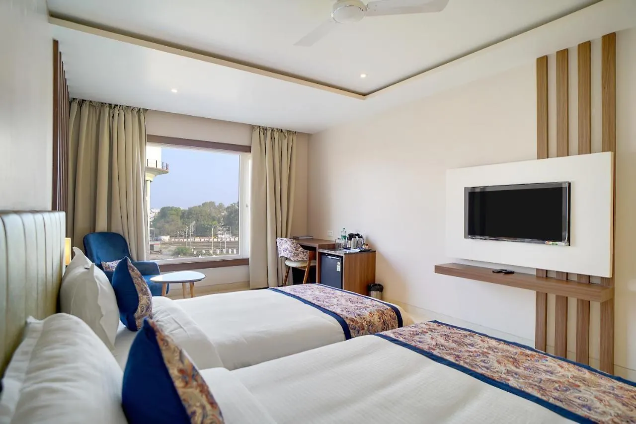 Hotel Four Element Varanasi 0*,  India