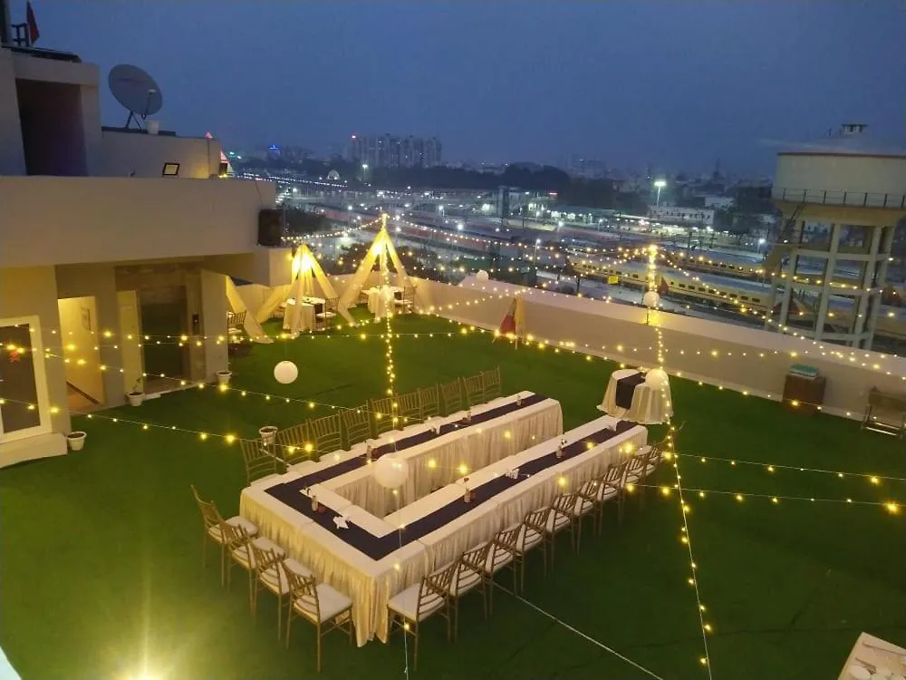 Hotel Four Element Varanasi