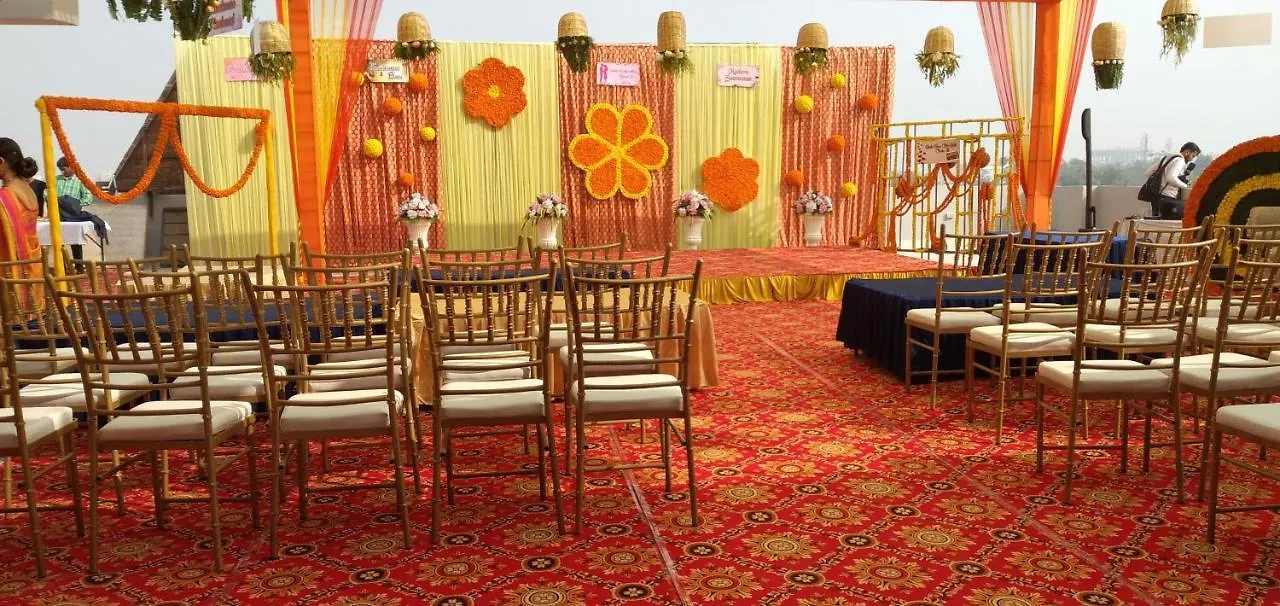 Hotel Four Element Varanasi 0*,