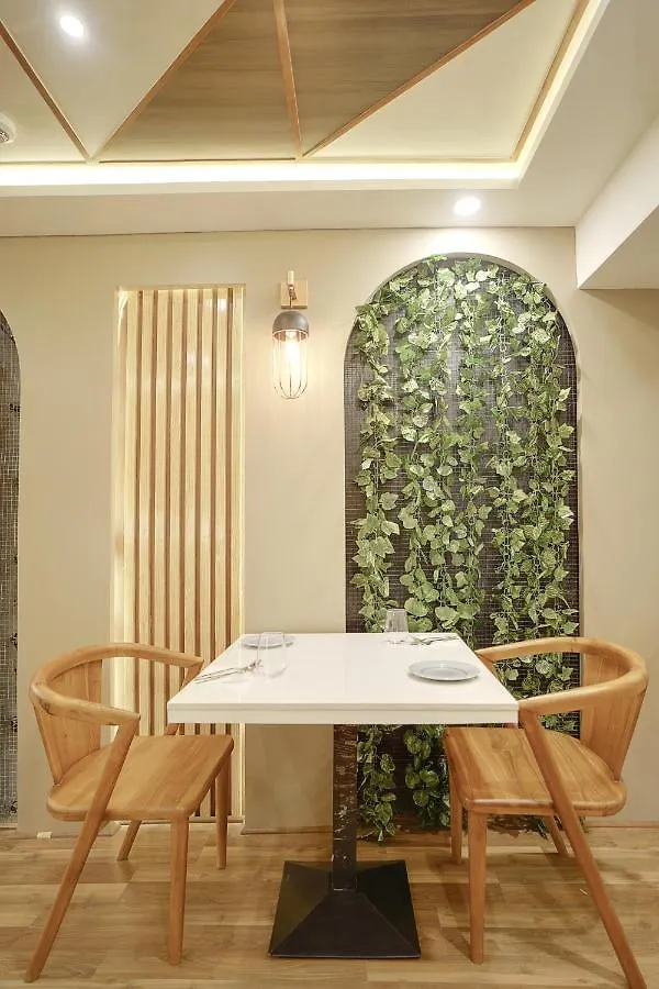 Hotel Four Element Varanasi